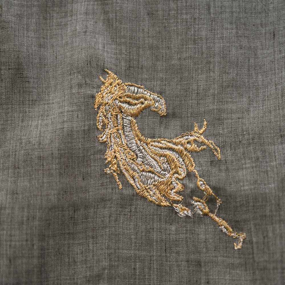 كتان بتطريز أنيق كتان بتطريز أنيق