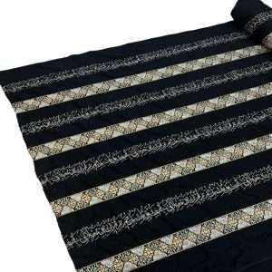 كتان مطرز بالقصب بتصميم الحروف العربية