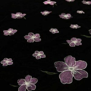 مخمل مطرز الطرف بالورود