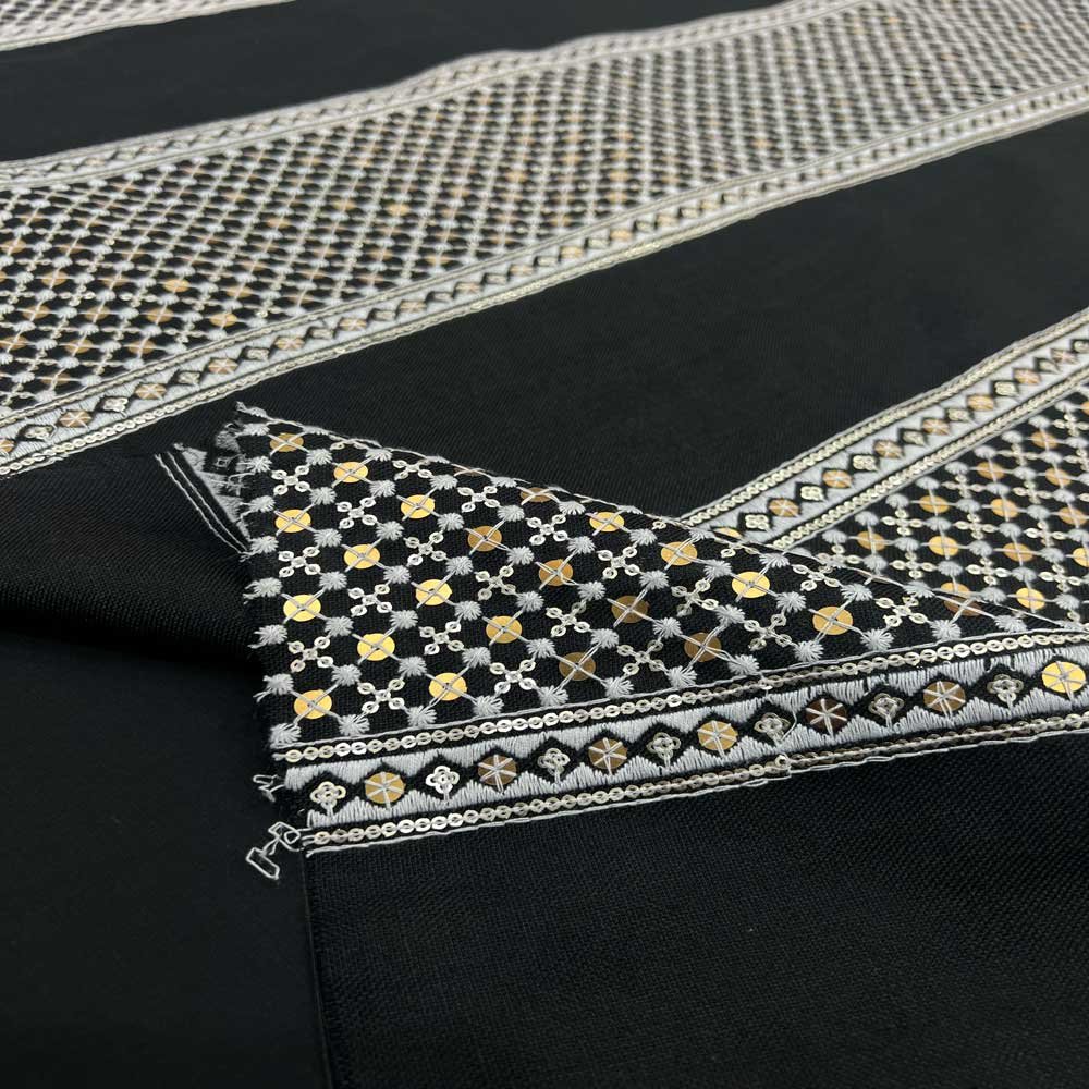 كتان مطرز بالخيوط مع إضافة الترتر كتان مطرز