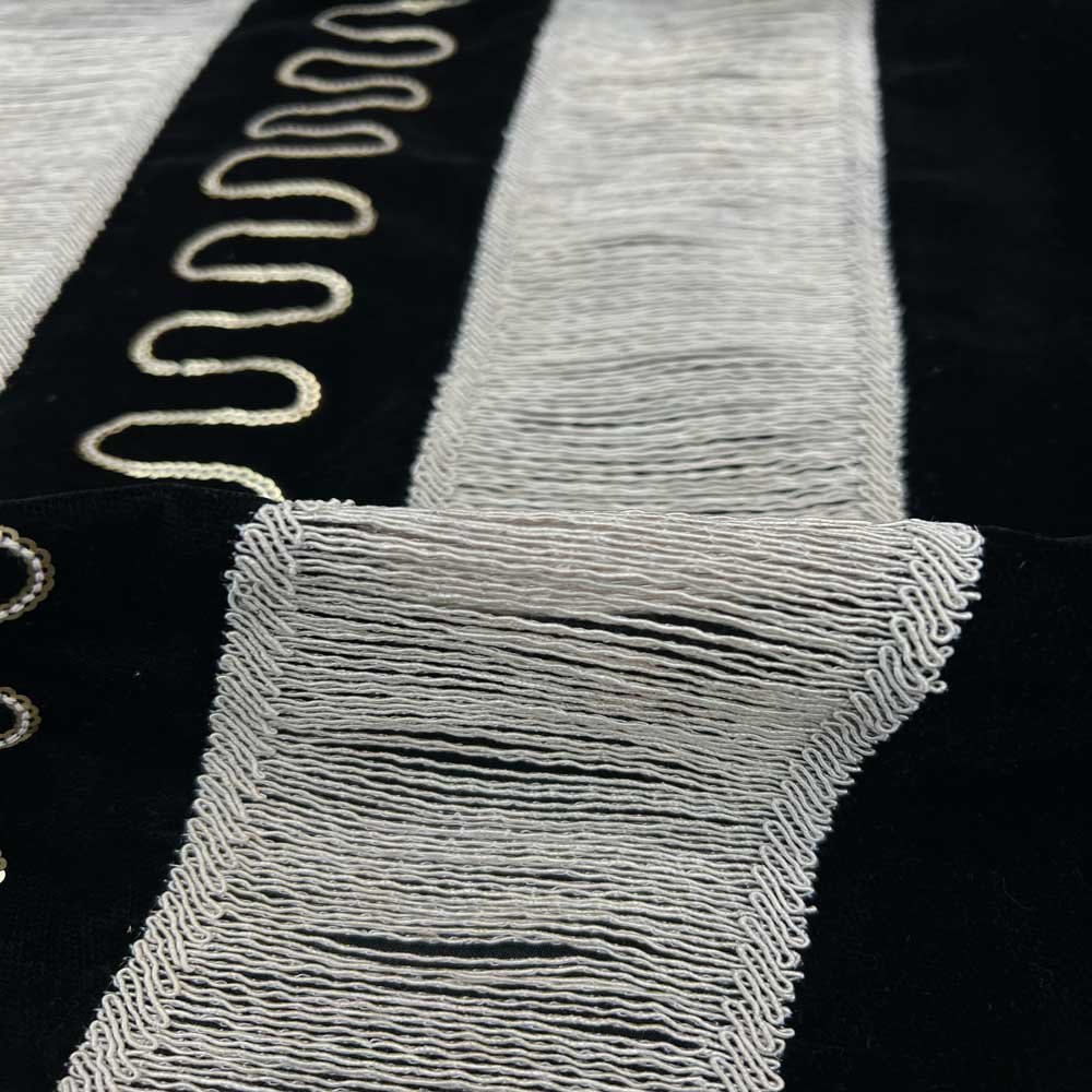 مخمل مطرز ومقلم بخيوط القيطان مخمل