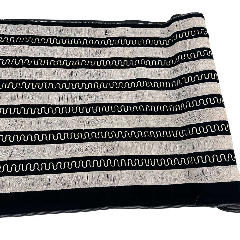 مخمل مطرز ومقلم بخيوط القيطان مخمل