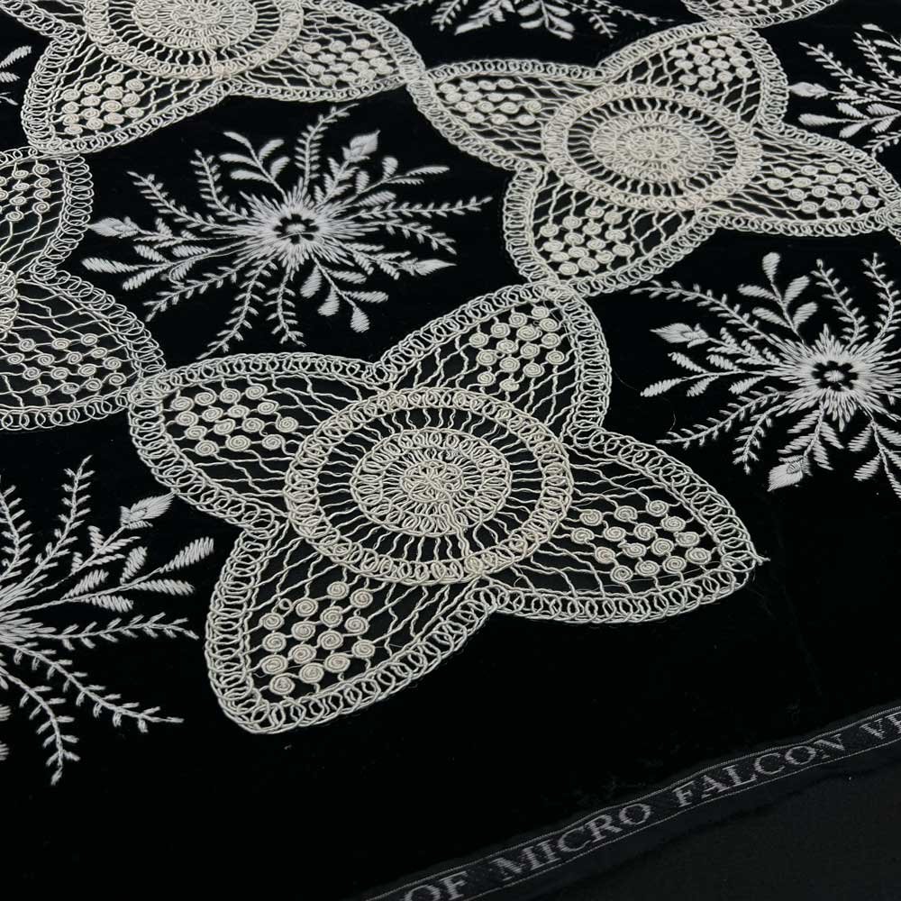 مخمل مطرز بخيوط قيطان مخمل