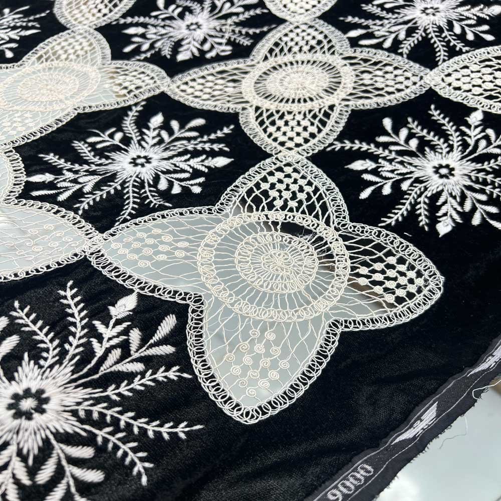 مخمل مطرز بخيوط قيطان مخمل