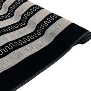 مخمل مطرز ومقلم بخيوط القيطان مخمل