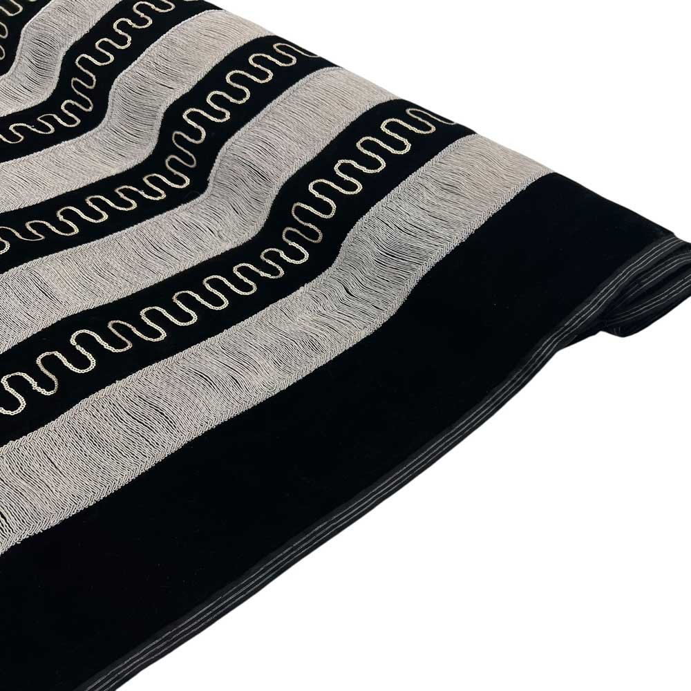 مخمل مطرز ومقلم بخيوط القيطان مخمل