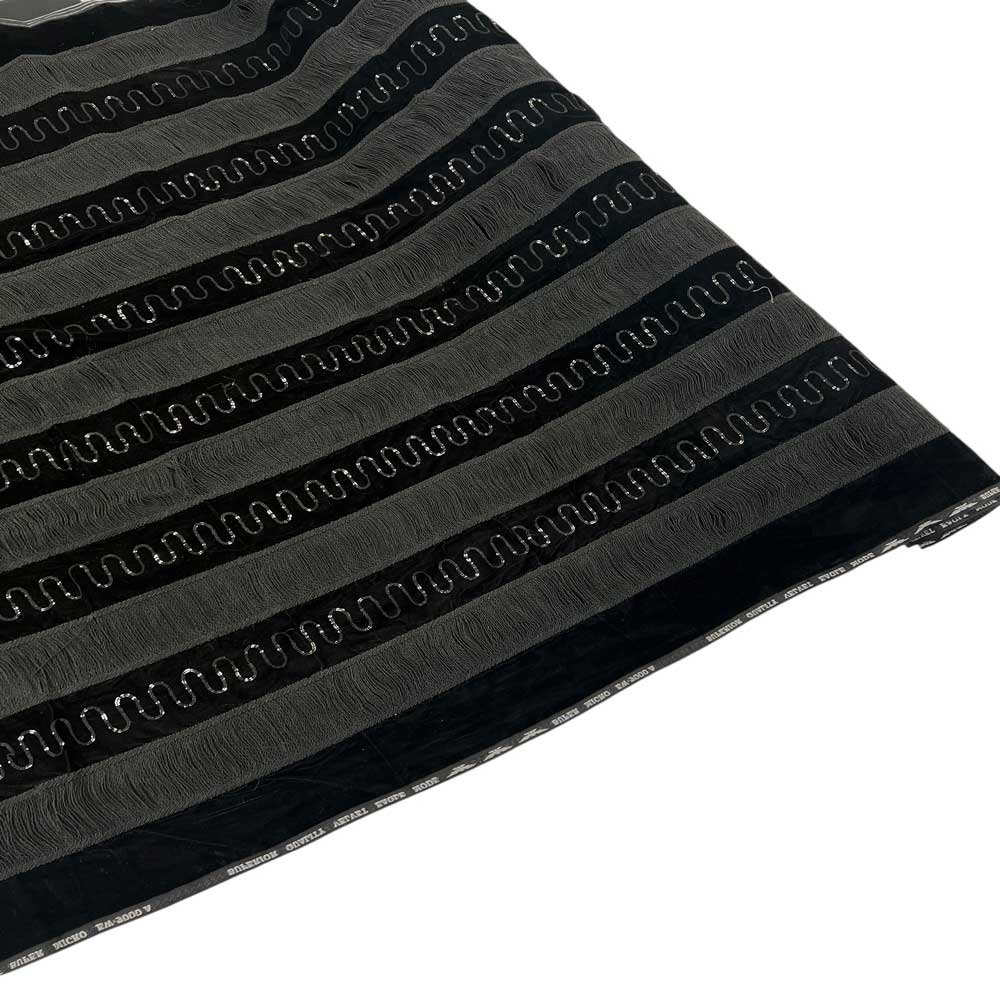 مخمل مطرز ومقلم بخيوط القيطان مخمل