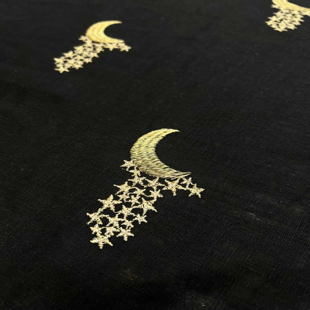 كتان مطرز بخيوط القصب